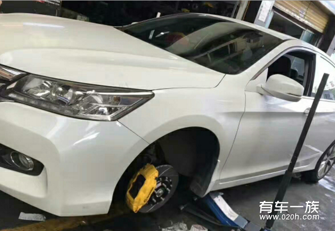 雅阁改装brembo大四活塞鲍鱼刹车卡钳