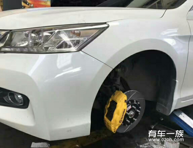 雅阁改装brembo大四活塞鲍鱼刹车卡钳