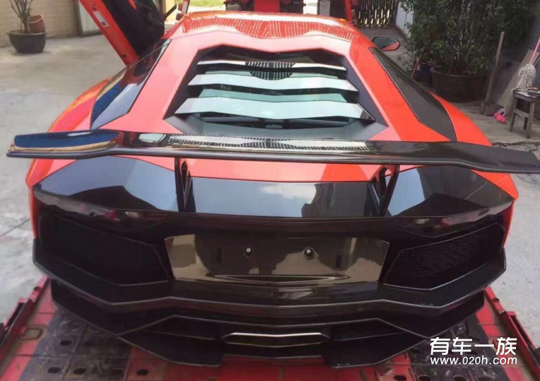 兰博基尼Aventador改装碳纤维大尾翼