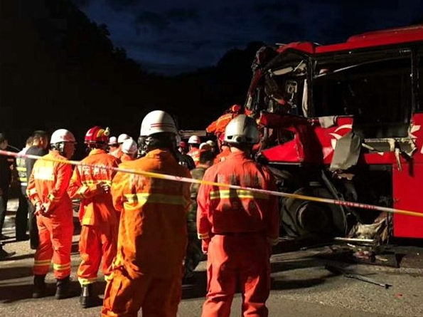 西汉高速重大事故 现场惨烈36身亡13伤