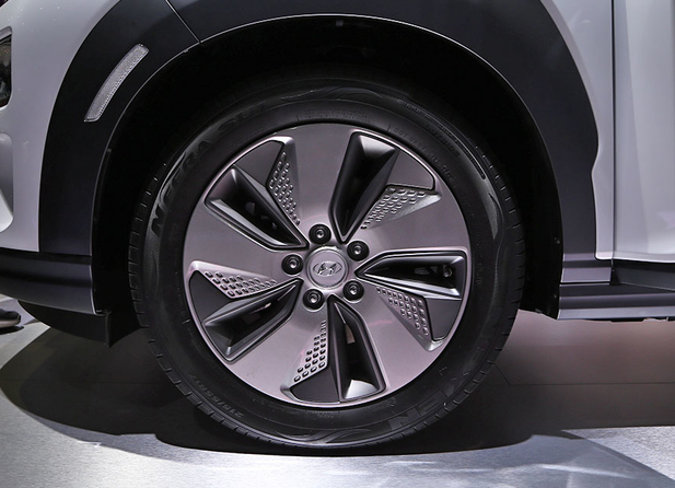 现代KONAEV轮圈尺寸 现代KONAEV轮胎型号