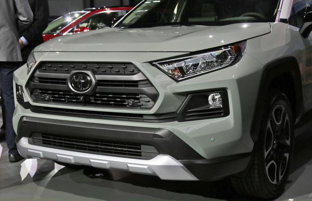 2019款丰田RAV4前脸中网格栅设计