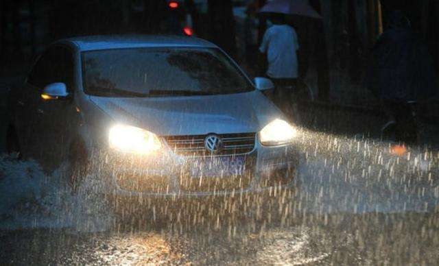 汽车驾驶技巧 雨天开车有哪些误区？