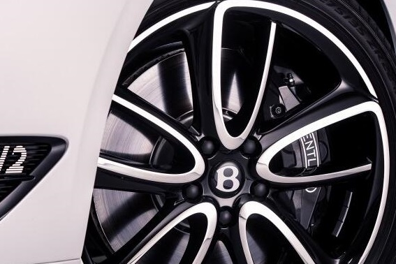 2019款宾利欧陆GT轮胎型号规格多少