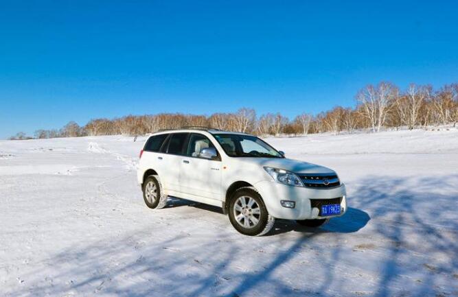 开车如何在冰雪路段安全行驶？