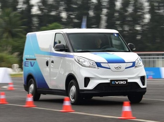 大通EV30驾驶感受好不好？<font color=red>大通EV30试驾测评</font>