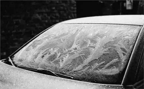 冬季玻璃如何除霜？汽车玻璃除霜技巧