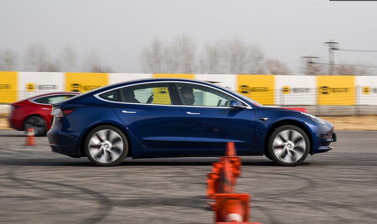 特斯拉Model3试驾测评 特斯拉Model3动力表现怎么样?