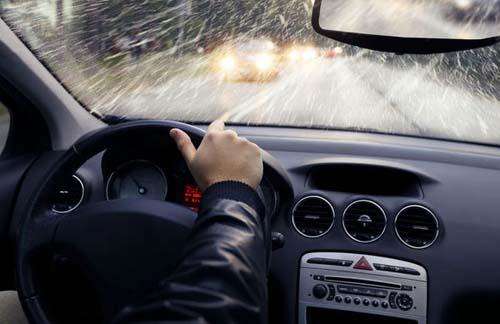 下雨天安全开车技巧 下雨天如何安全开车？