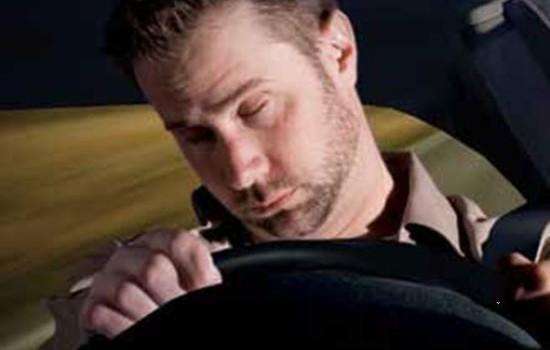 高速开车犯困怎么办？如何缓解高速开车犯困？