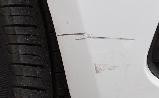 汽车划痕怎么修复？自己动手修复方法