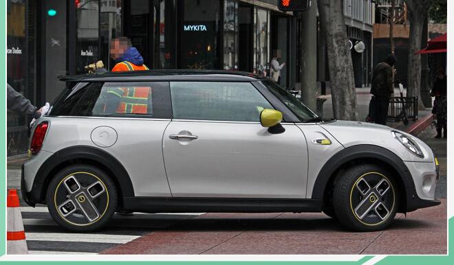 MINI COOPER S纯电版和燃油版有什么不同？