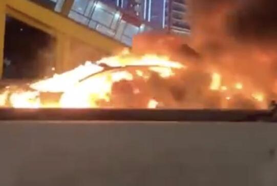 自动辅助驾驶不受控？Model3发生碰撞爆炸