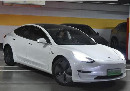 特斯拉Model 3自动泊车功能使用说明