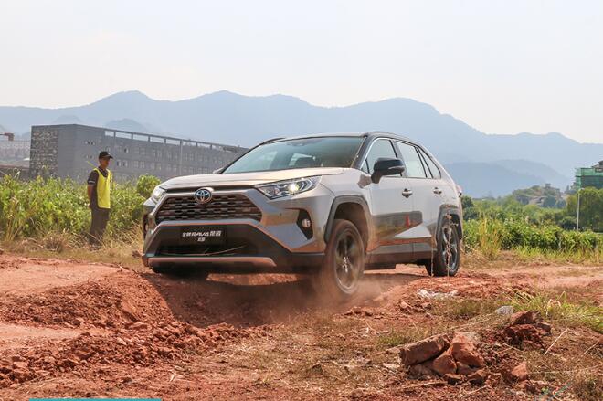 RAV4荣放混动版越野性能怎么样？试驾RAV4荣放混动版测试