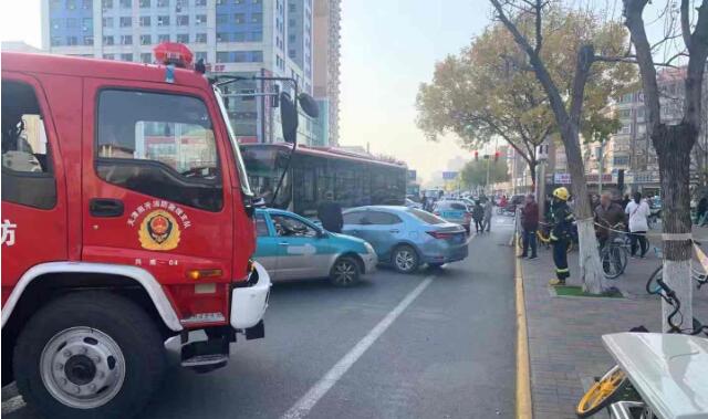 天津公交失控原因待查 三人受伤送医治疗