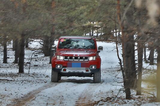 北京<font color=red>BJ40PLUS雪地试驾</font> BJ40PLUS雪地越野性能如何？