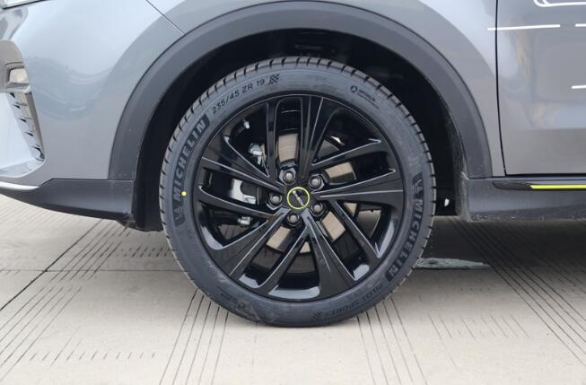 荣威RX5plus轮胎规格型号尺寸