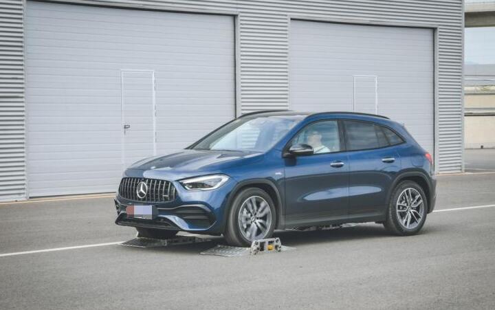 奔驰AMG GLA 35四驱滑轮组测试